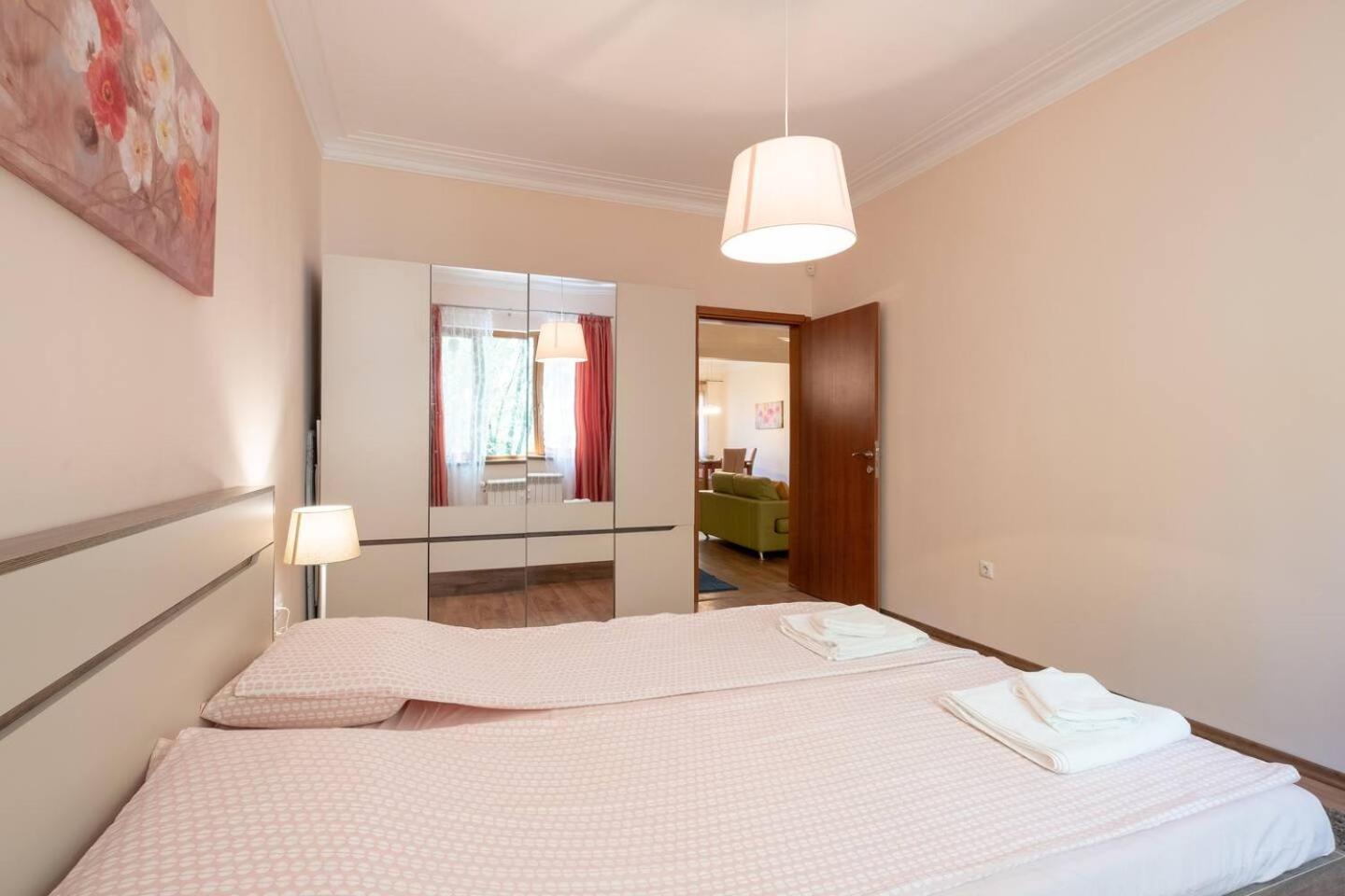 Top Pick! Central Spacious 2 Bedroom Apartment Sofia Exterior photo